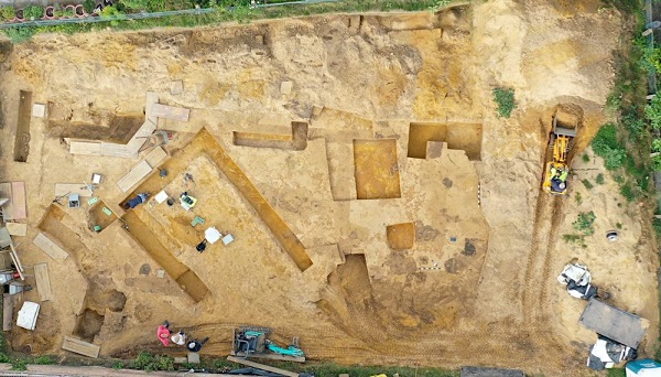 Arkeologlar, Haltern’deki Roma askeri kampının bulunduğu yerde iki küçük Roma tapınağı keşfettiler