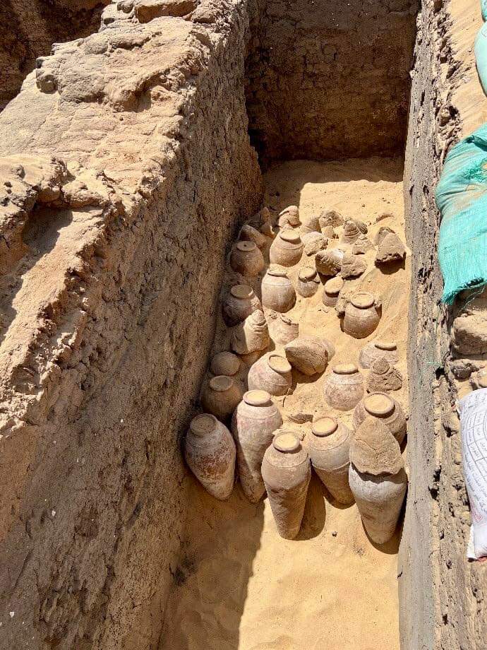 Arkeologlar Mısır kraliçesinin mezarında 5000 yıllık şarap buldular