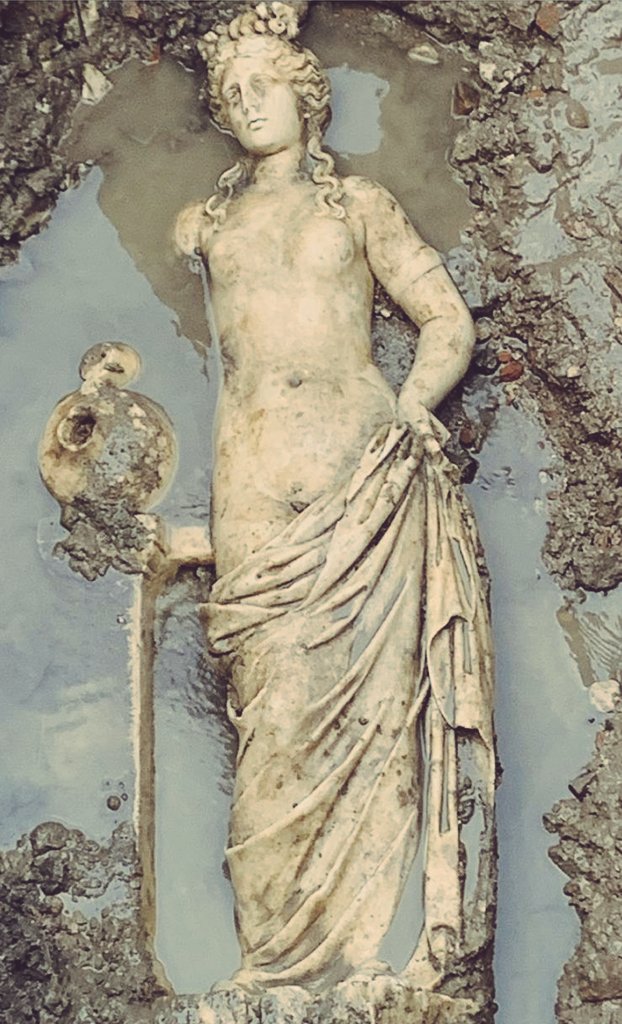 Amastris Antik Kenti’nde 1800 yıllık bir su perisi heykeli bulundu