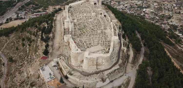 Arkeoloji kazıları sona yaklaşan Silifke Kalesi 2024'te ziyarete açılacak