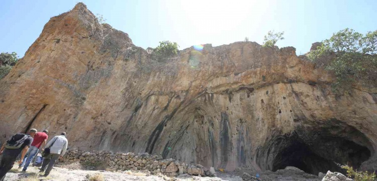 Mardin'deki Uluköy Mağarası'nda Kaba Taş Devri'nin 3 farklı evresine ait aletler bulundu