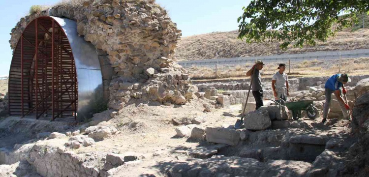 Temelleri aranan Tarihi Selçuklu Sarayında taş üstünde taş bırakılmamış