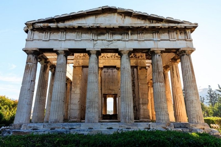 Atina’nın Kalbinde Bir Şaheser: Hephaistos Tapınağı