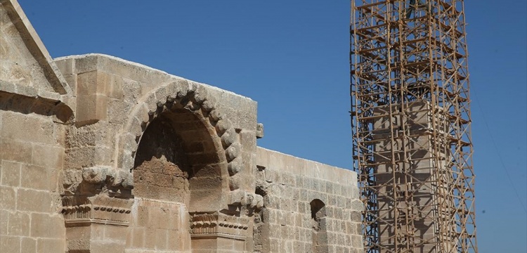 Harran Ulu Camisi'nin depremlerde hasar gören 13 asırlık kare minaresi onarılıyor