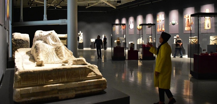 Antalya Nekropol Müzesi 886 mezarı ile ziyarete açıldı