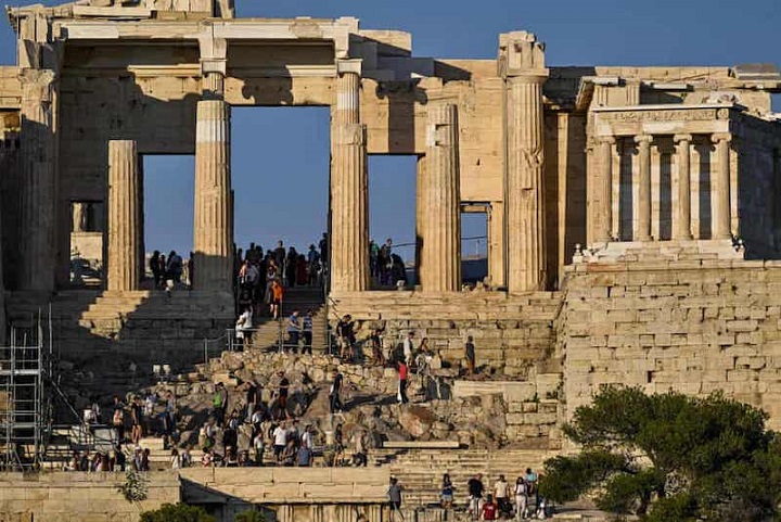 Akropolis İlk Kez Kalabalık Kontrol Önlemleri Alıyor