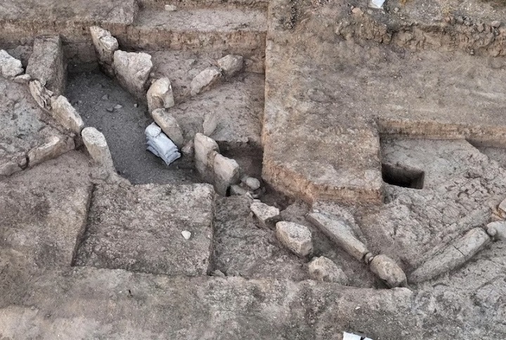 Arkeologlar İsrail’de 5.500 Yıllık Anıtsal Kent Kapısı Buldu