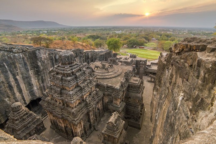 Kailasa Tapınağı: Bir Kayanın İçinde Saklı Dünya Mirası