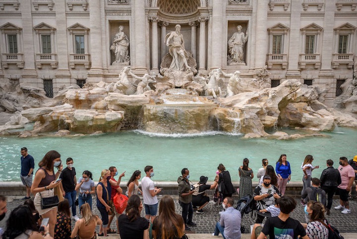 Roma’daki Trevi Çeşmesi’ne Atılan Paralar Nereye Gidiyor?