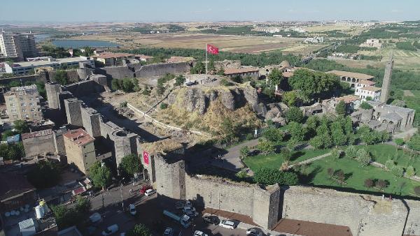 Artuklu Sarayı'nda El-Cezeri'nin Yaptığı Düşünülen Modern Kalorifer Sistemi Bulundu