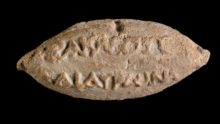 İsrail’de Yunanca yazılı sapan taşı bulundu