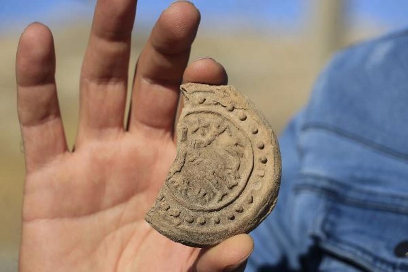 Dara Antik Kenti'nde Aziz Menas'ın figürü olan 1400 yıllık ampulla bulundu