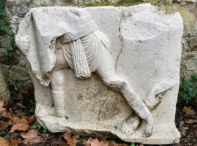 Antik Via Appia Yolu Üzerinde Gladyatör Sahneleri İçeren Anıtsal Roma Mezarı Keşfedildi