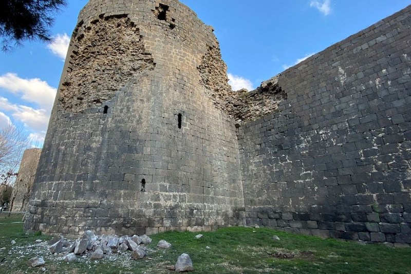 Tarihi Diyarbakır Surları, Depremde Zarar Gördü