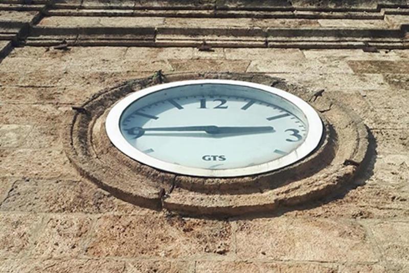 Kaleiçi Saat Kulesi’nin Orijinal Saati Çalınıp Plastik Saat Takılmış