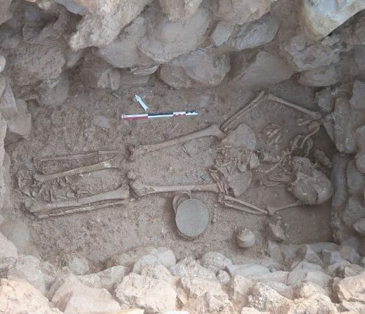 Girit Adası’nda nadir görülen Minos Dönemi mezar ve ölü hediyeleri bulundu
