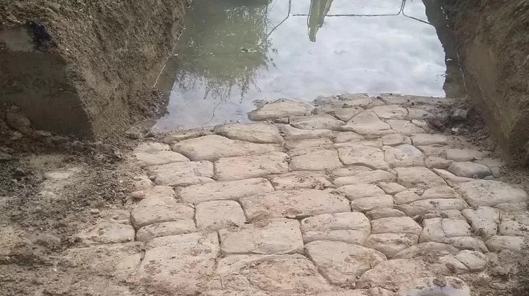 Evesham yakınlarında ortaya çıkarılan Arnavut kaldırımlı yol, İngiltere’deki türünün en iyi Roma örneği olabilir.