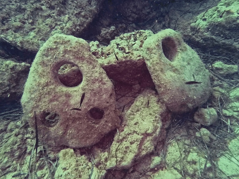 Sicilya’nın Syracuse açıklarında bulunan arkaik taş çapalar