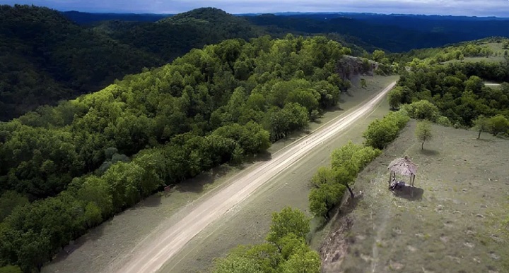 Çin, günümüzün 4 şeritli otoyollarının atası olan 2200 yıllık İmparatorluk Yolu'nu keşfetti.