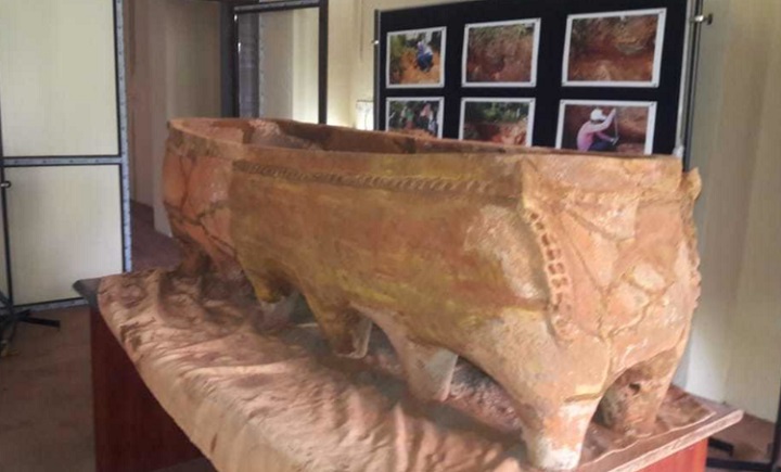 Güney Hindistan'da 2300 Yıllık On İki Ayaklı Pişmiş Toprak Lahit Bulundu