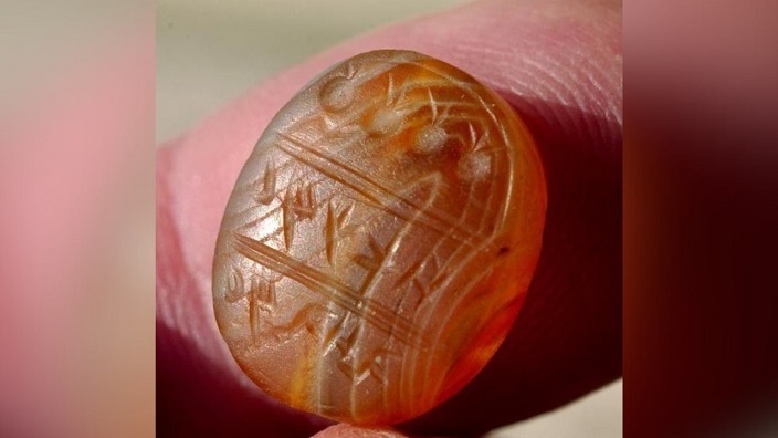 Kuzey İsrail'de İncil'deki Yahuda Krallığı'na ait 2700 yıllık taş mühür bulundu.