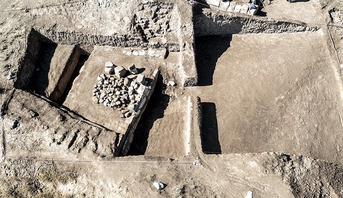 Tarihi Urartulara dayanan Zernaki Tepe’de kale suru ortaya çıkarıldı