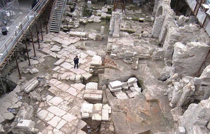 Ağlama Duvarı meydanı kazılarında Birinci Tapınak Dönemine ait kil mühür baskısı bulundu