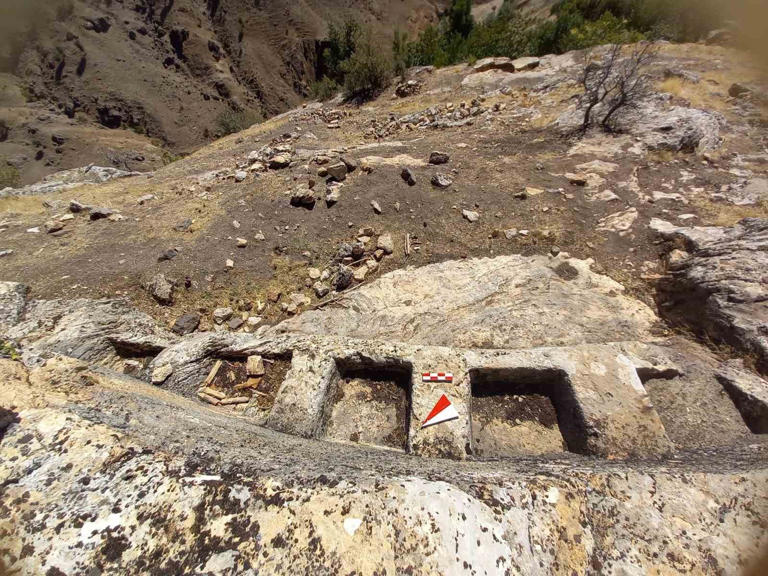 Tunceli’de Urartulara ait olduğu düşünülen iki açık hava tapınağı keşfedildi