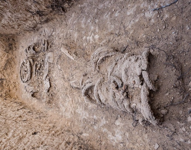 Kendini demir halkalarla zincirleyen Bizans keşişe ait iskelet keşfedildi