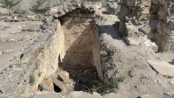 Kayıp Gürcü Kralı: Arkeologlar Gevhernik Kalesi'nin Altında Büyük Aşot'un Mezarını Keşfetti