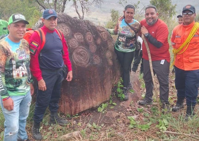 Arkeologlar Venezuela'da 8.000 Yıllık Devasa Bir Kaya Oymaları Kompleksi Keşfetti