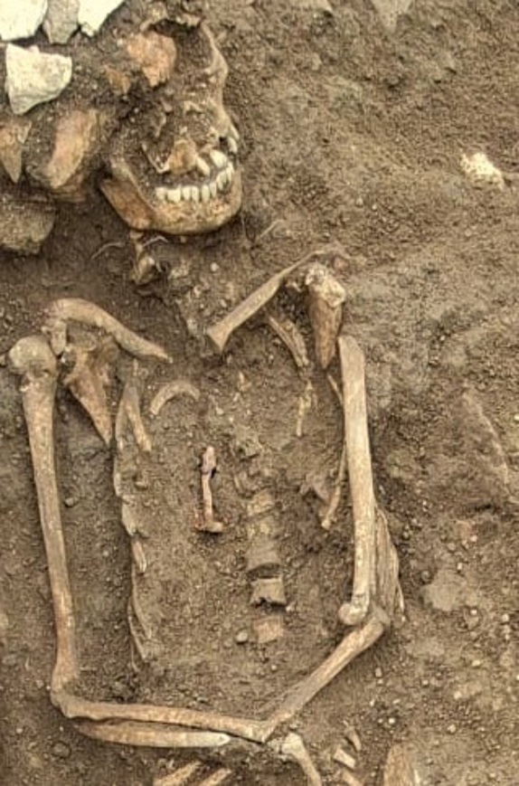 Ölülerin Vücuduna Çivi Çaktılar — Ve Bu Rastgele Değildi: Bunun Arkasındaki Karanlık Roma Ritüeli