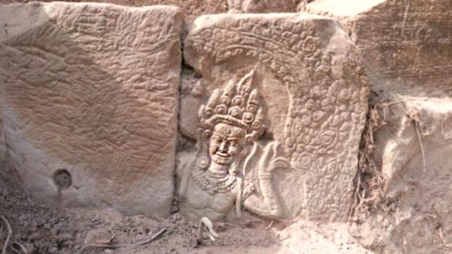 Tapınağın duvarında bulunan figür ekipleri bile şaşırttı! 12. yüzyıldan kalma peri figürü gün yüzüne çıktı