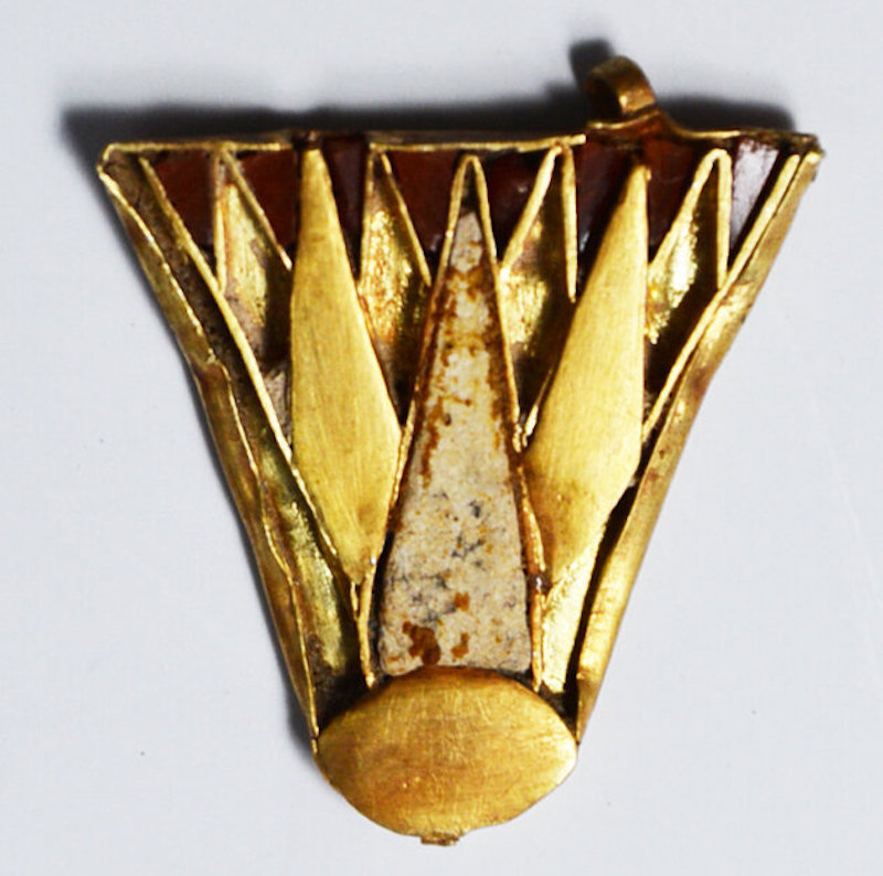 Kıbrıs’ta Nefertiti Döneminden Kalma Altın Takılar Bulundu