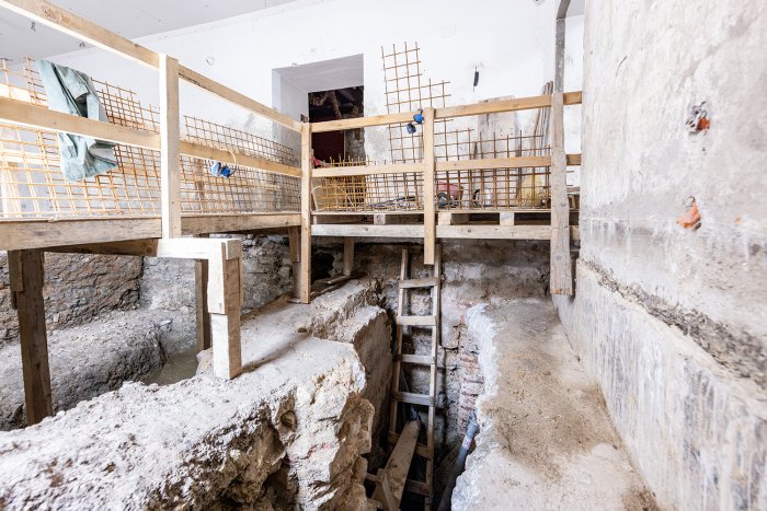 Arkeologlar, Hırvatistan şehir müzesinin altında büyük Roma hamamı keşfettiler