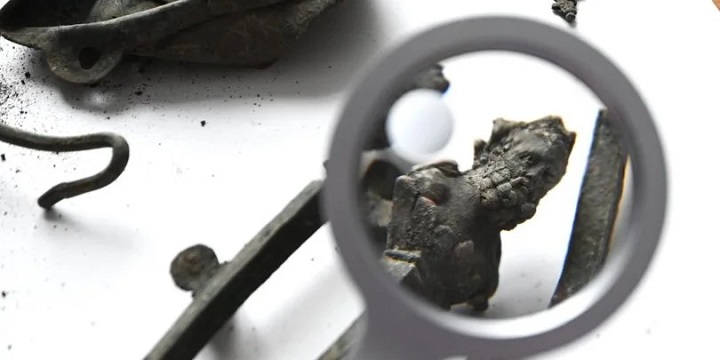 Ukrayna'da Yasadışı Olarak Kazılan ve Satışa Sunulan, Muhtemelen 'Prens Mezarı'ndan Çıkmış Nadir Roma Dönemi Eserleri