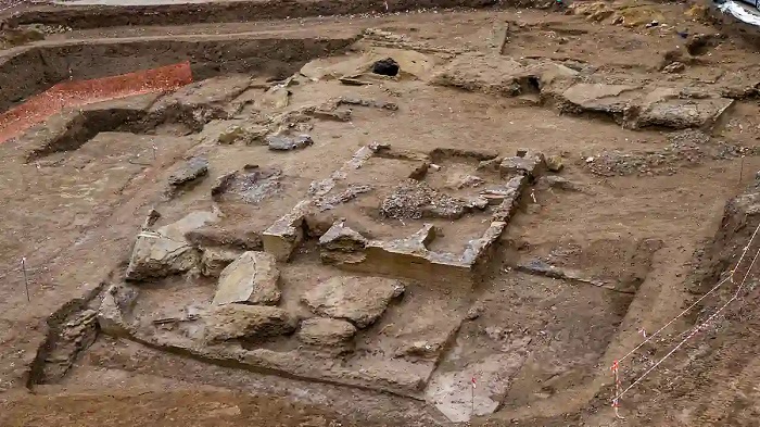 Roma'nın geniş Ostiense Nekropolünde Kanatlı Zafer Heykelleriyle Süslü Antik Mezarlar Gün yüzüne çıkarıldı