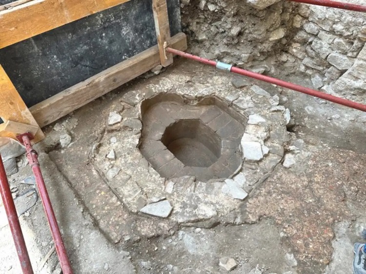 Erken Hristiyan Dönemine Ait Önemli Bir Keşif: Pazar Yerinin Altında 1.500 Yıllık Katedral ve Vaftizhane Ortaya Çıkarıldı
