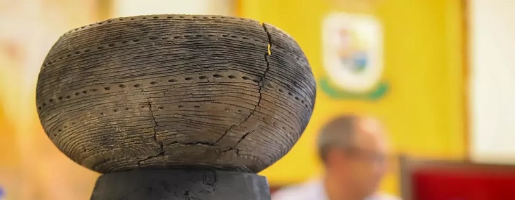 Arkeologlar, La Palma'daki Tijarafe Cenaze Mağarası'nda 13. Yüzyıla Ait Nadir Bir Benahoarit Vazosu Keşfetti