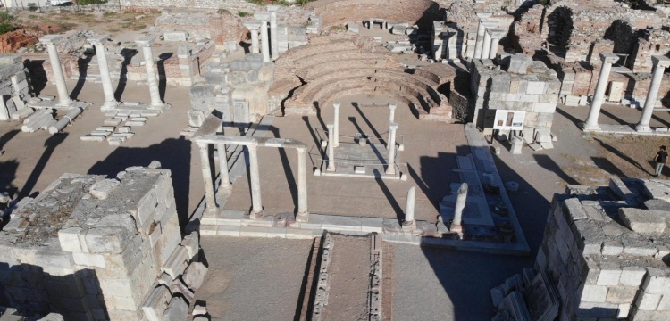 Ayasuluk Tepesi'nde Theodosius dönemi duvar kalıntısı bulundu