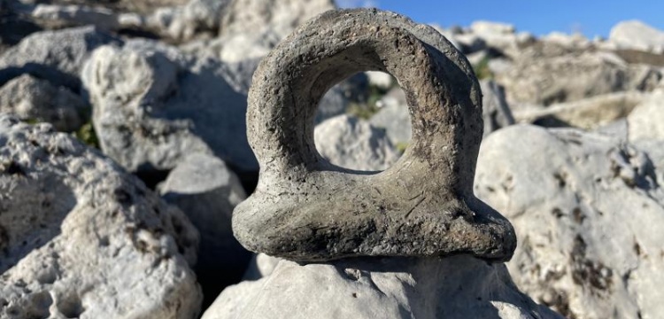 Keban Baraj Gölü'nde su altında kalan höyükler gün yüzüne çıktı