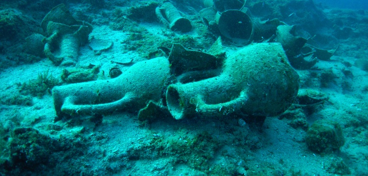 Fethiye Körfezi'nde amfora yüklü Rodos gemisi batığı bulundu