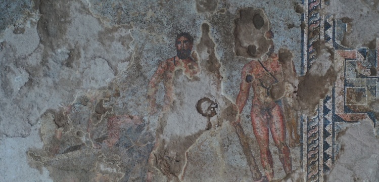 Alanya'da 164 metrekarelik Herakles mozaiği bulundu