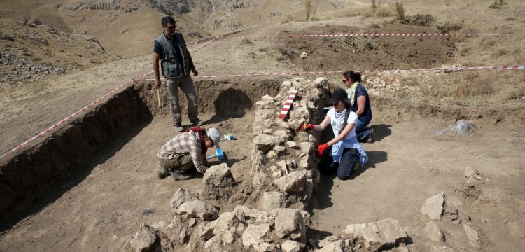 Bitlis'teki Urartu mirası Kef Kalesi'nin mutfağı bulundu