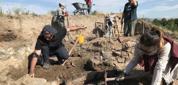 Tavşanlı Höyük kazıları Kütahya ile Ege dünyasının bağlarını pekiştiriyor