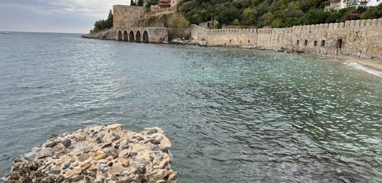 Alanya Kalesi önünde Roma tersanenin mendireği ve çekekleri bulundu