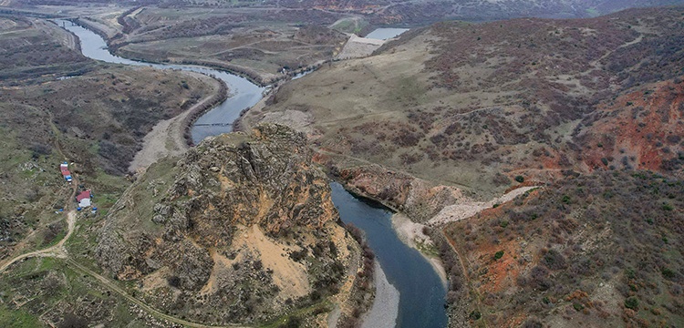 Tunceli'de Urartu izleri barındığına inanılan Bağın KalesiW'ne ilgi yoğun