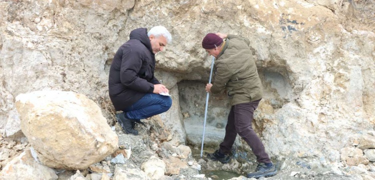 Van Gölü kurudukça Urartu yapıları bir bir ortaya çıkıyor: Tapım alanı keşfedildi