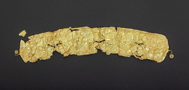 Çekya’da bir çiftçi tarlasında Tunç Çağı dönemi altın kemer buldu