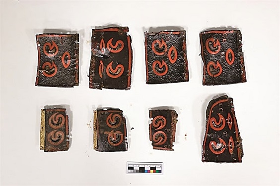 Çinli bir ekip, Tuyuhun Kralı'nın mezarından nadir bulunan Tang Hanedanlığı dönemine ait 'altın zırhı' restore etti.